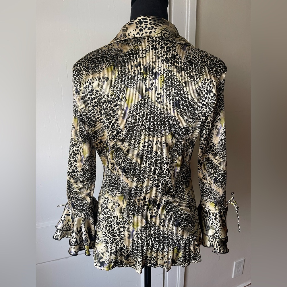 Essentials by Milano Black and White Ruffled Button Down Blouse - Picture 5 of 6